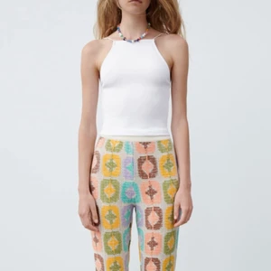 zara linne - Säljer nu detta härliga linne då det aldrig kommer till användning. Köptes för 69 kr o jag säljer det för 45kr. Endast använd en gång