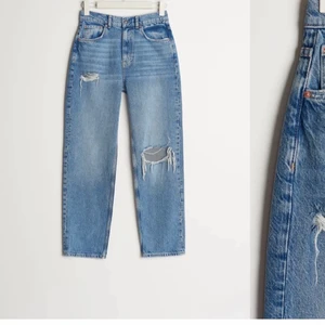 Raka jeans - Säljer mina nya jeans från ginatricot, köpta för 599kr, aldrig använda. Mitt pris 250kr. Storlek 32.