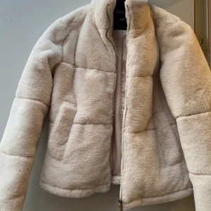 Jacka - Supermysig fluffig varm jacka från Zara💛