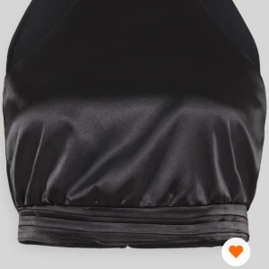 Blus, tröja, topp - SÖKER AKUT! Denna topp i vit eller liknade. Någon som säljer?