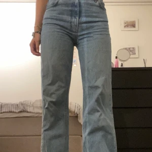 Zara jeans - Blåa zara jeans i storlek 36, köparen står för frakten men kan också mötas upp i Lund 