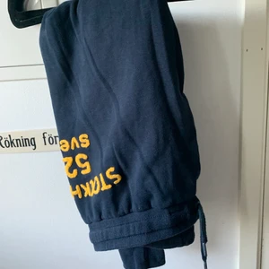 Mjukisbyxor  - Snygga och jättesköna byxor från Svea. Använt ett fåtal gånger. Köparen står för frakt 