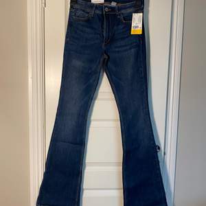Jeans mini flare från hm. Storlek 36