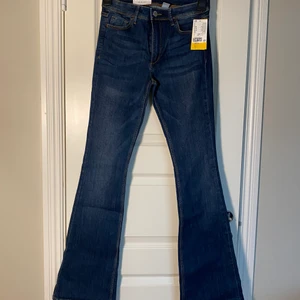 Jeans  - Jeans mini flare från hm. Storlek 36