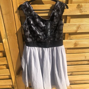 Klänning - Super fin klänning! 😍 I storlek Medium. Aldrig använd. 