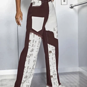 Bruna jeans  - Ett par nya byxor har aldrig använt, säljer dem för att jag redan har ett par likadana. Bra material och bekväma.