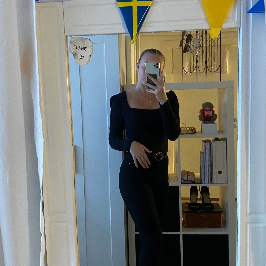 Hm, svart topp, axelpuffar, medium