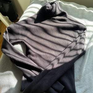 Säljer jätte snygg tröja, perfekt till hösten💕(köparen står för frakten)