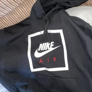 nike air jumper - never been worn , good condition, comfy , size M , can fit a size 12/14 easily , please message me if interested 