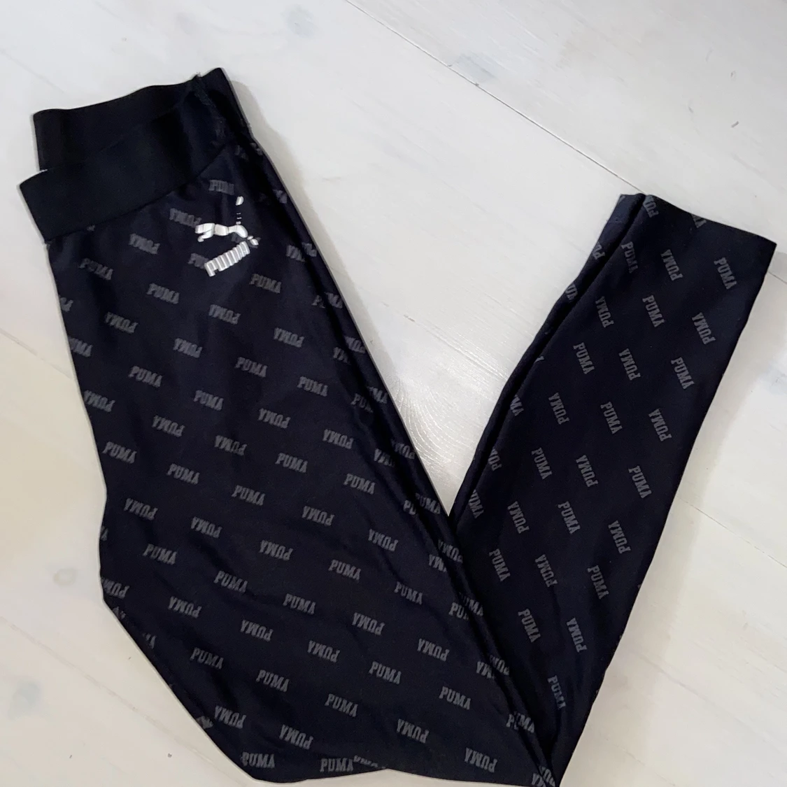 Puma träningsbyxor strl XS