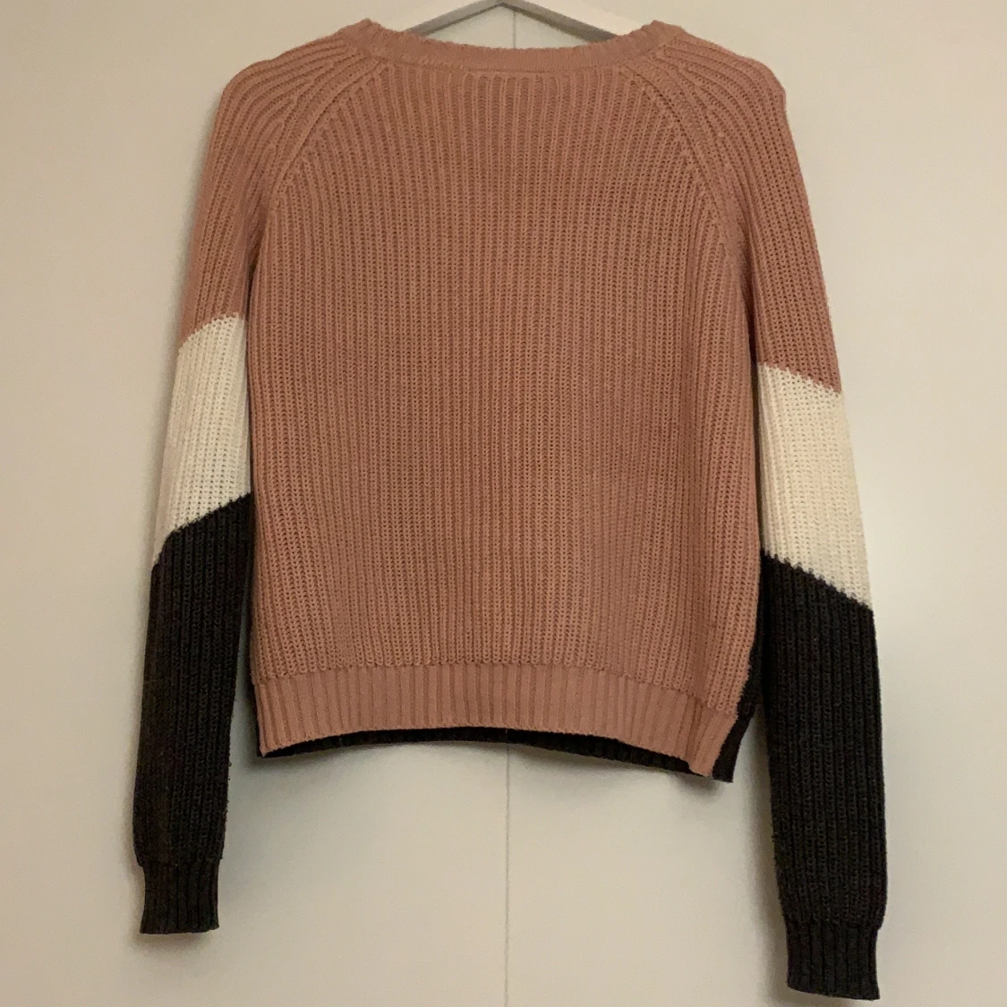 Stickad tröja från .objekt.  - 91