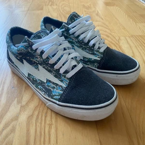 Revenge X storm märkesskor sneakers skor - Revenge x storm, storlek us 8 eller eu 42 och i bra skick!