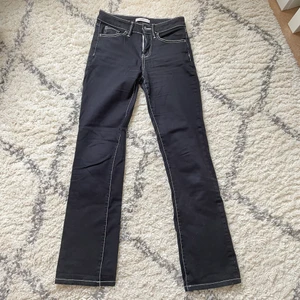 Esprit byxor - Står ingen storlek men passade mig när jag hade storlek 34/36 eller S. Passar tyvärr inte längre mig.