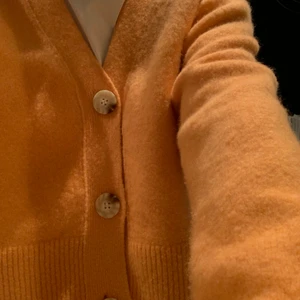 Kofta från H&M - Dåligt använd kofta i underbar färg! 100kr+72krfrakt!