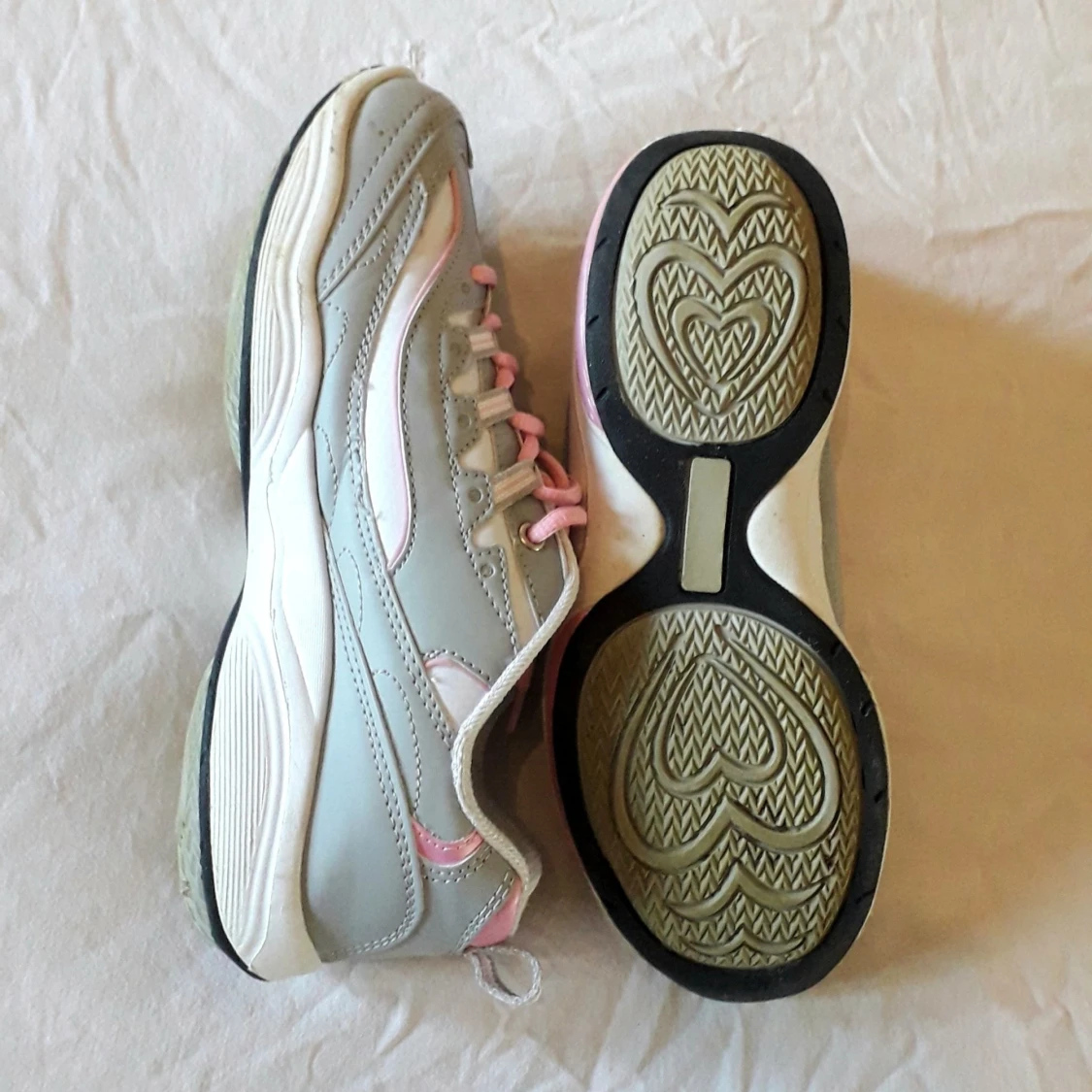 Ljusgrå rosa gymskor/sneakers med rundade sulor