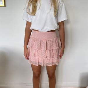Super söt och fin rosa kjol från Lindex 