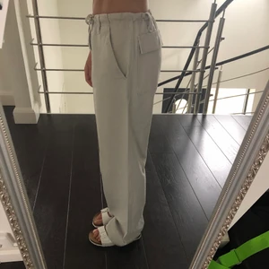 linnebyxor - skitnajs och snygga lågmidjade linnebyxor😇 buda i kommentarerna, ledande bud: 430