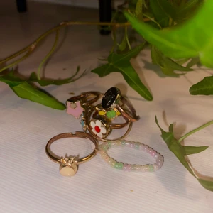Ringar - Olika ringar jag säljer för 13kr styck eller 3 för 30. Frakt =12kr ✨5,6,7 SÅLD!