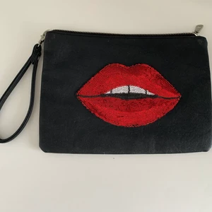 Liten svart handväska - Liten svart handväska