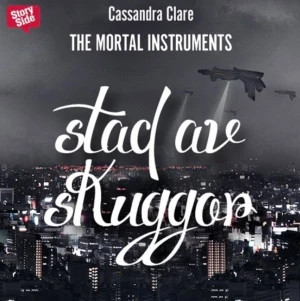 Stad av skuggor - Första delen av Shadowhunters som finns som serie på Netflix. Jag säljer även andra boken på min profil.💗 Den är i pocketform och på svenska. Hör gärna av er vid frågor! 🤍