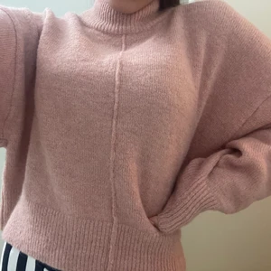 Stickad tröja  - Använd endast en gång