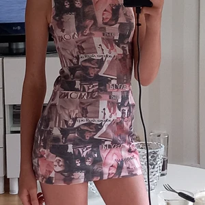 Klänning  - Super fin klänning men den har blivit för kort på mig.  