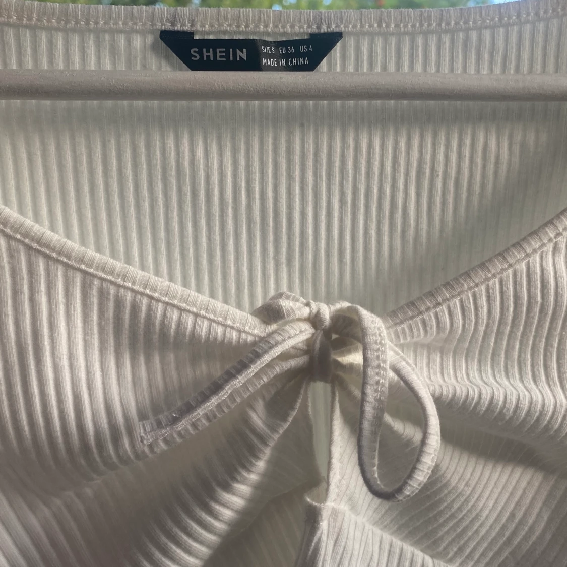 Ribbad topp med rosett  - 91