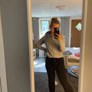 Grå Zip hoodie  - Grå zip hoodie i storlek S/M 