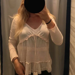 Blus ljus rosa  - Ljus ljus rosa blus, inga slitningar. Vet ej storlek köpt på liten butik i smögen