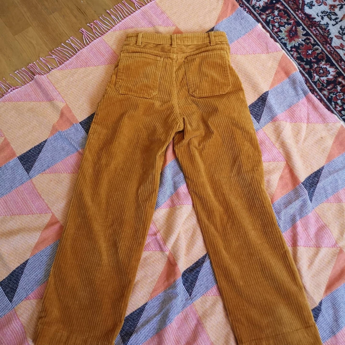 Monki orangea manchesterbyxor  - 90