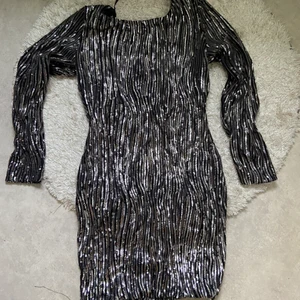 Chiara forthi Storlek L - Fin fest klänning storlek L…märke Chiara forthi