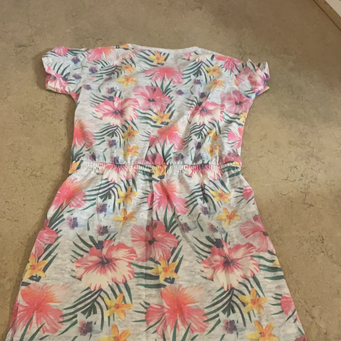 Rosa blommig klänning  - 90