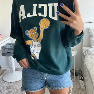 sweatshirt - en sweatshirt köpt från hm förra året 💕 knappt använd 