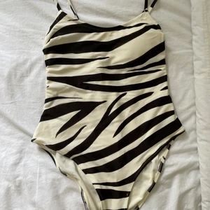 Baddräkt  - Bra i skick aldrig använt. 