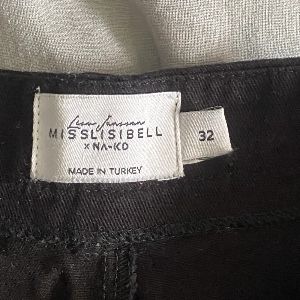 Helt slutsålda på hemsidan. Misslisibell X nakd💕Säljer pga att de är för små💛Börja buda vid 75kr. Jeans & Byxor.