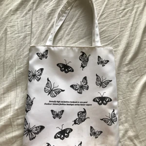 Väska, fjärilar - Väska, fjärilar, trendig, bra gjord, rymlig får både plats iPad och kläder