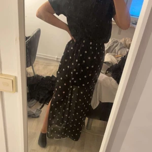 Prickig kjol - Aldirg använd då den är för lång för mig, skriv för fler bilder 