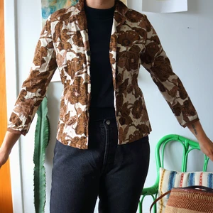 Mönstrad kavaj  - Mönstrad superfin kavaj! Inte märkt med storlek, men passar en 36/38 