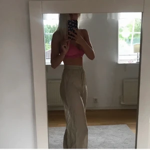 Linnebyxor - Så fina linnebyxor från missguided, köpte de av lisaeliassonn (hennes bilder) här på plick men de var tyvärr lite små på mig💕