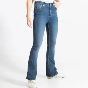 Utsvängda jeans från lager 157 💕
