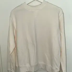 Fin vit sweatshirt, minns inte vart jag köpt den men det var något ”ekologiskt” märke typ, storlek xs, unisex