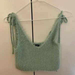 Mintgrönt linne från Zara - Jättefint linne från Zara i ett mjukt material. Aldrig använt! Storlek S