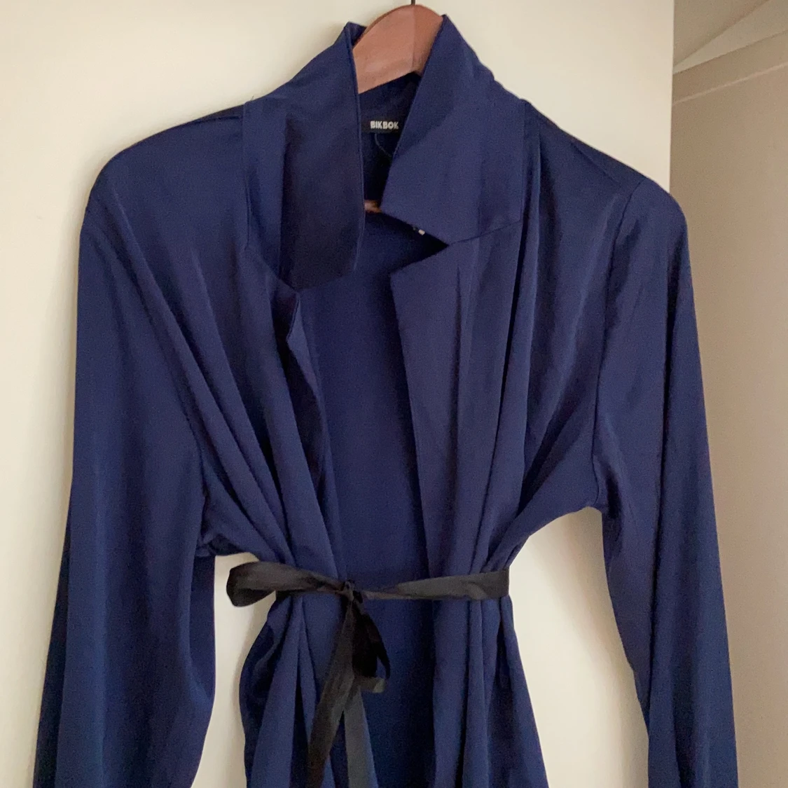 Blus med knytband  - 91