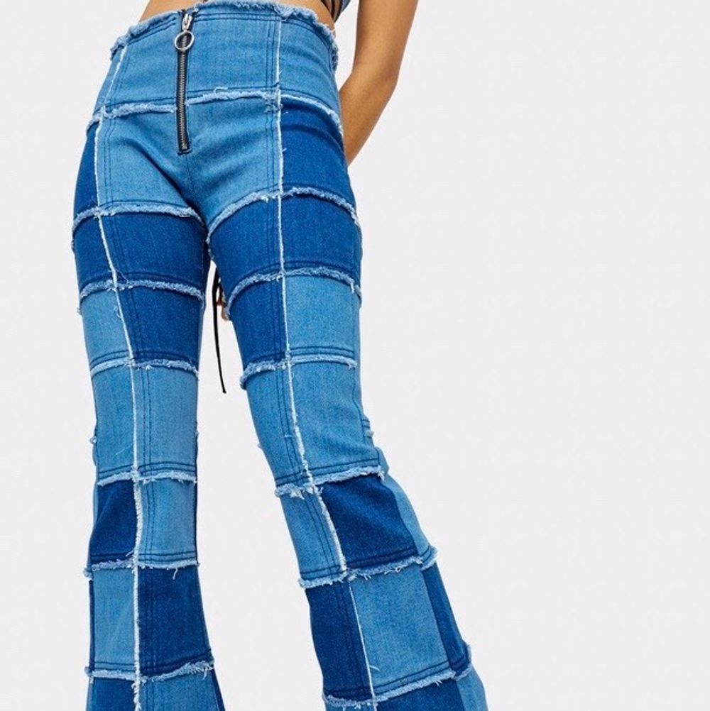 Helt oanvända jeans från dollskill i märket Delias!! ASBALLA! Passar inte mig och säljes därför vidare. Passar någon med smala ben. Köpt från USA med tullavgifter, därav priset. . Jeans & Byxor.