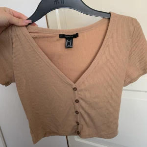FOREVER 21 Crop top - Använd 1 gång, köptes i Spanien, nyskick