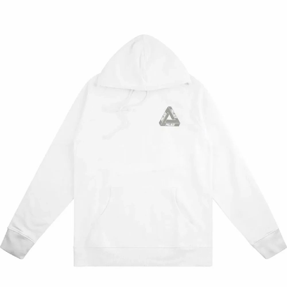 Äkta palace hoodie storlek S. Nypris är runt 4000 men skriv ett pris du kunnat tänka dig betala så kommer vi fram till något🥰 tryck även på ryggen. kan skicka egna bilder om de önskas! Du står för frakt. (Några små hål på ena sidan längst ner men inget man tänker på). Tröjor & Koftor.