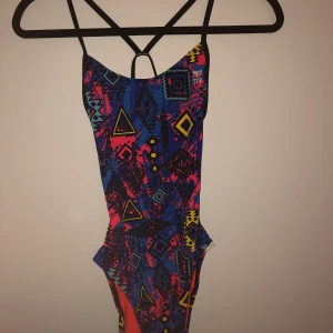 Tyr baddräkt  - Bra skick, sparsamt andvänd 