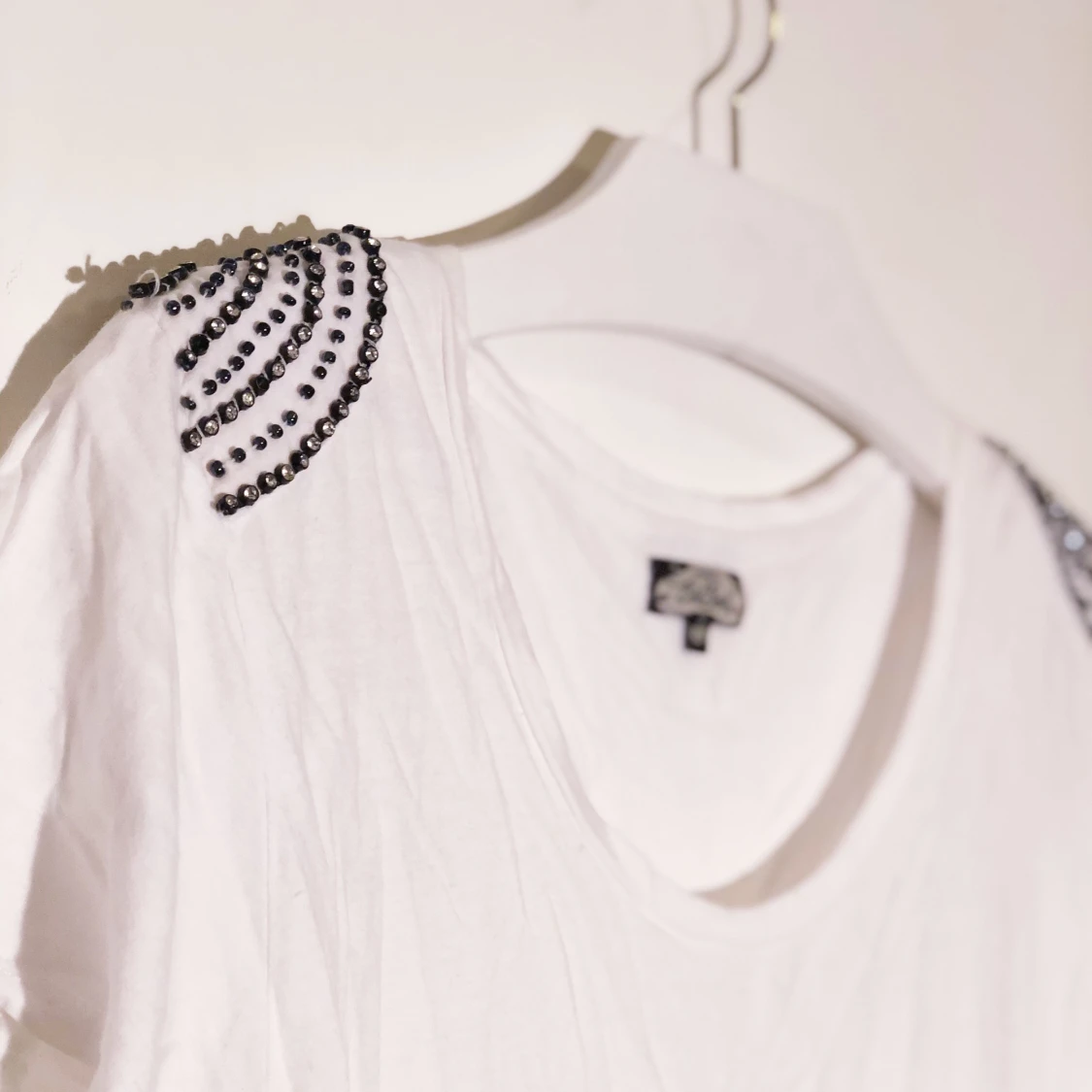 Vit t shiiet med detalj - 90