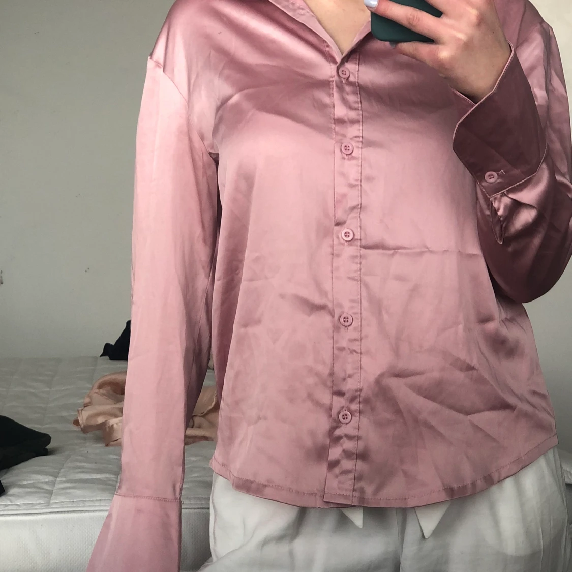 Rosa ”siden”skjorta