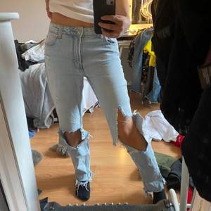 Slitna jeans från bershka i storlek 36